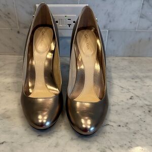 Calvin Klein Metallic Taupe Round-Toe Pump size 10 3.5 inch heel